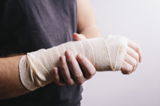 空手を習う子供の怪我：握れないほどの拳の怪我の改善事例