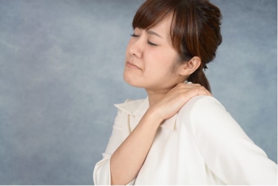 40代看護師の肩こりが5回の施術で改善！左背中のしびれも解消した事例