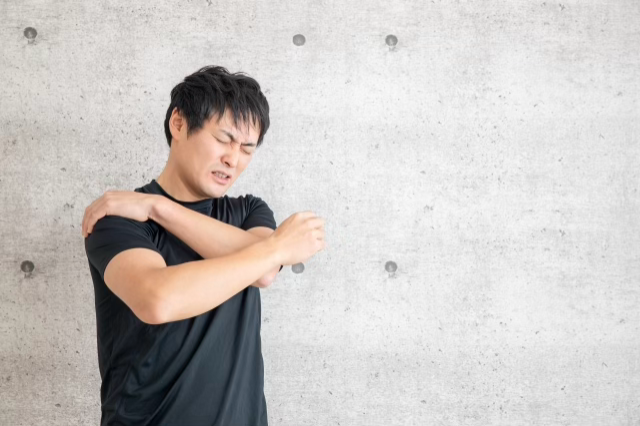10年治らない右肩の痛みが改善！バレーボールと水泳に復帰した70歳男性の改善事例